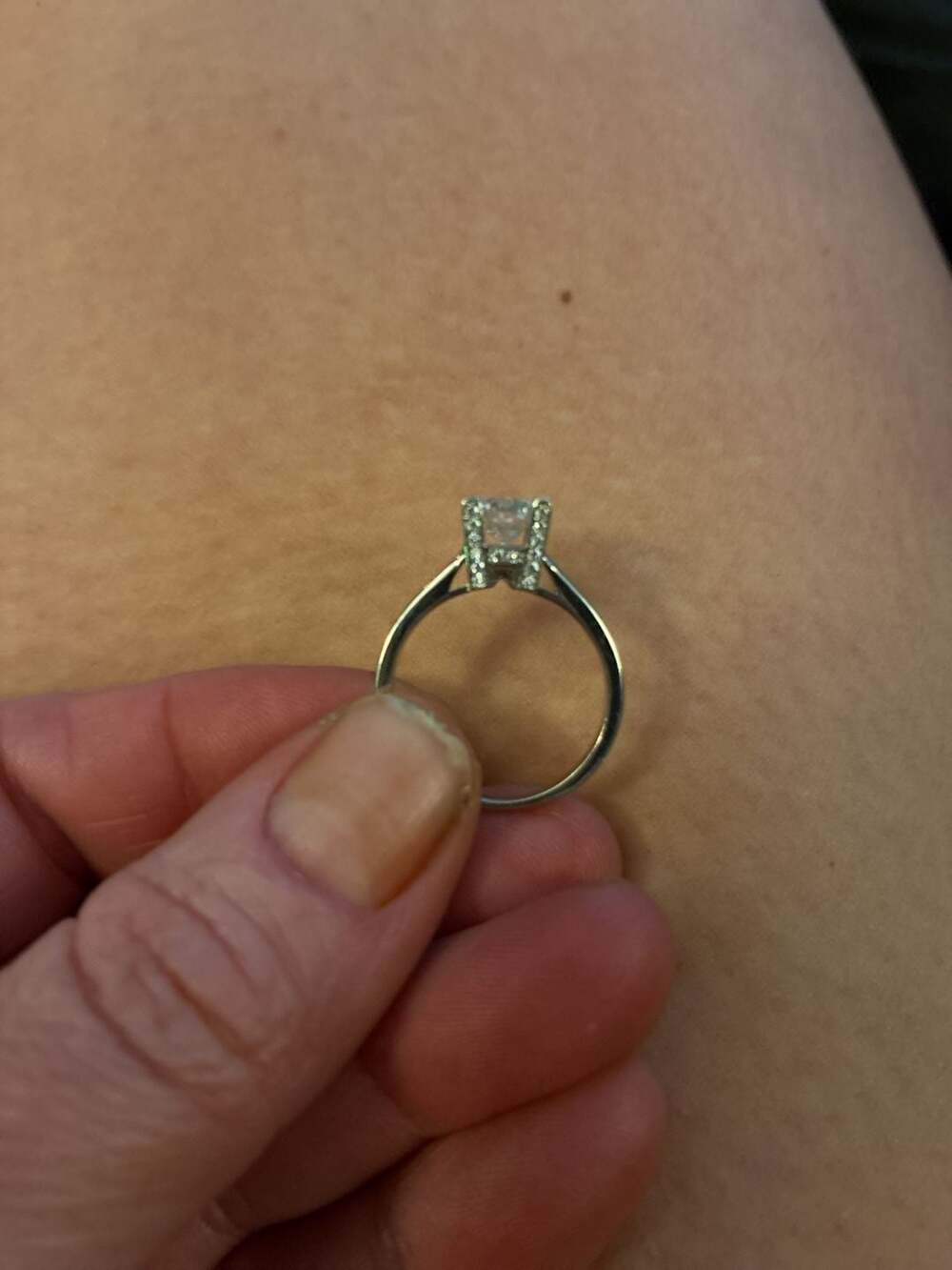 Classic Round Cut Moissanite Diamond HWLetter Solitaire Ring – ,